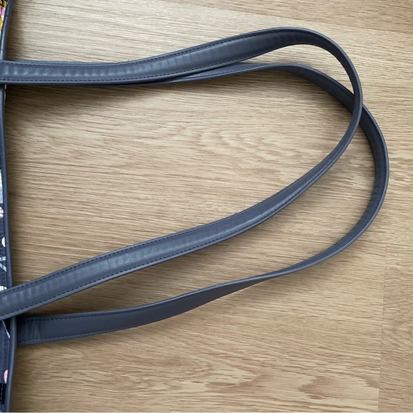 *SALE* VERA BRADLEY Quilted Bag & KEY TAG, 6 interior pockets. Holds a lot - Picture 9 of 9